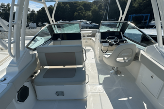 2026 Boston Whaler 240 Vantage 9