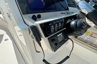 2026 Boston Whaler 240 Vantage 19