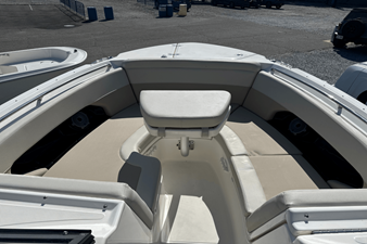 2026 Boston Whaler 240 Vantage 29
