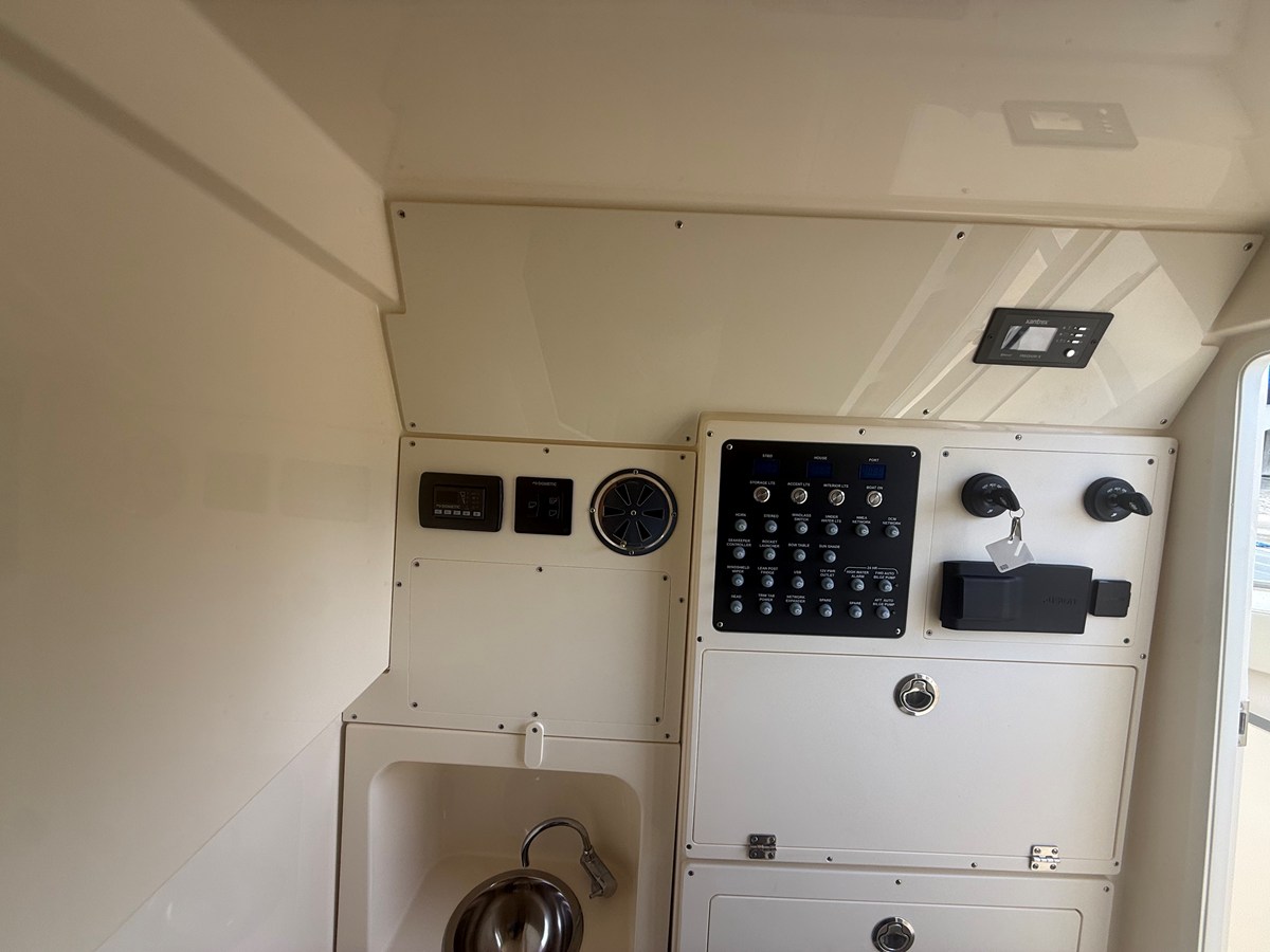 2027 Scout 330 LXF 16