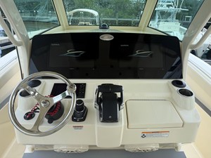2027 Scout 330 LXF 11
