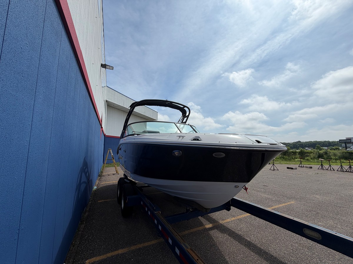 2026 Sea Ray SDX 230 Surf 2
