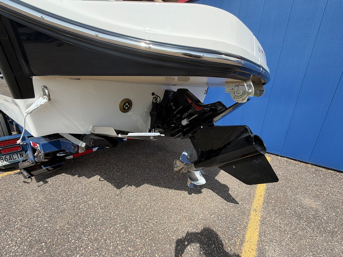 2026 Sea Ray SDX 230 Surf 6