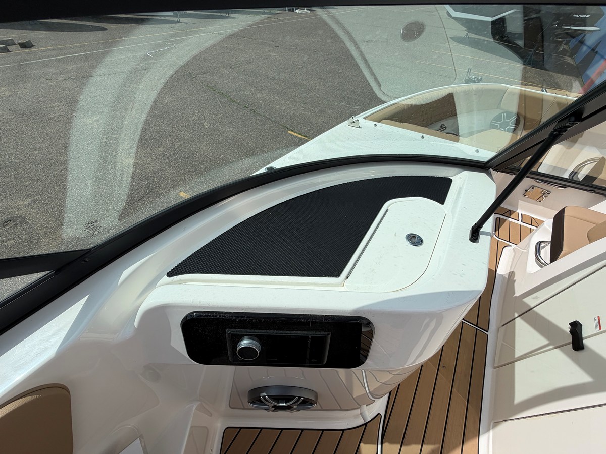 2026 Sea Ray SDX 230 Surf 27