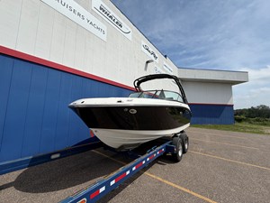 Sea Ray SDX 230 Surf 3 2026 Sea Ray SDX 230 Surf 4