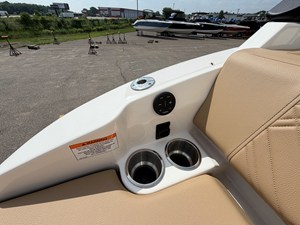 2026 Sea Ray SDX 230 Surf 12