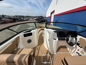 2026 Sea Ray SDX 230 Surf 34