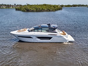 Cruisers Yachts 46 Cantius 3 2026 Cruisers Yachts 46 Cantius 4