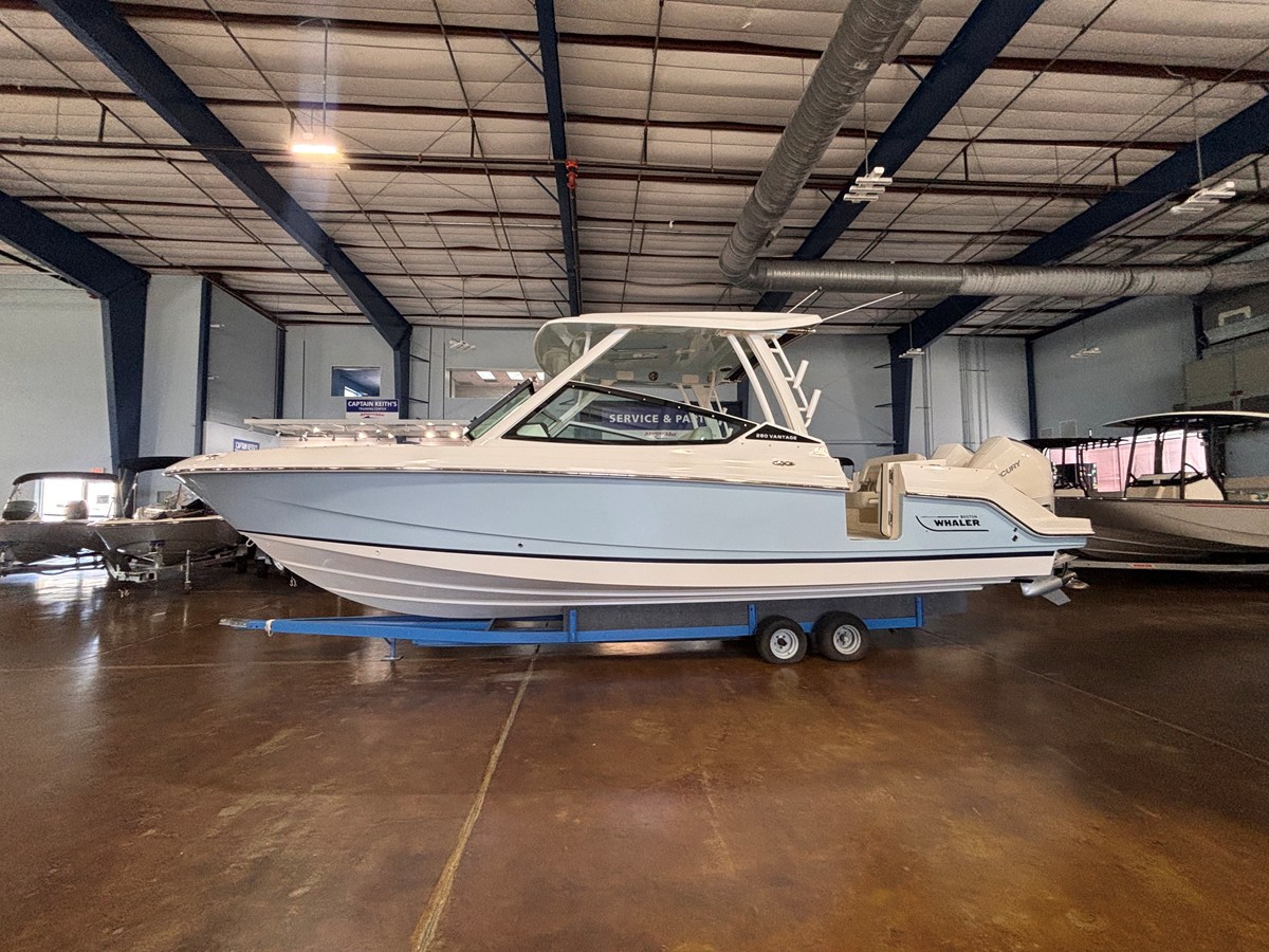 2027 Boston Whaler 280 Vantage 1
