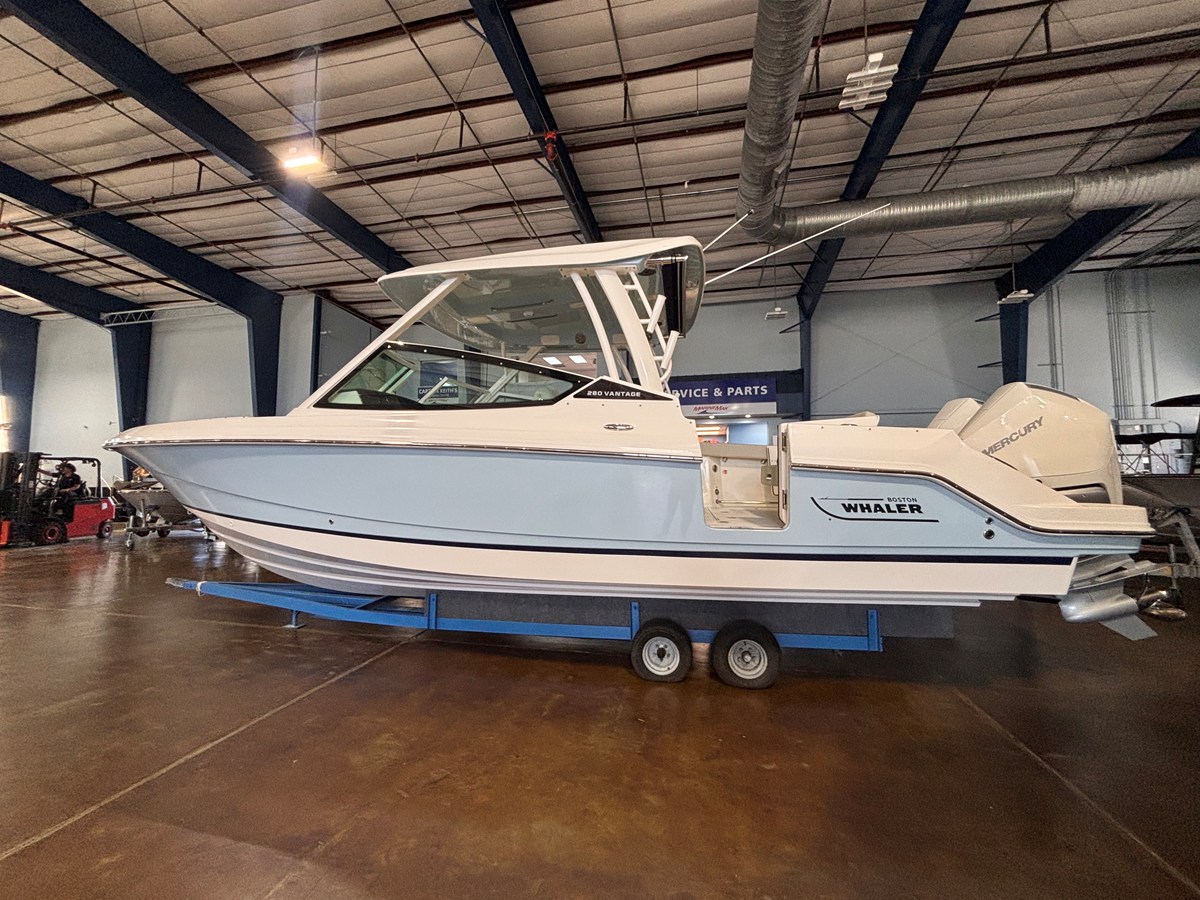 2027 Boston Whaler 280 Vantage 3
