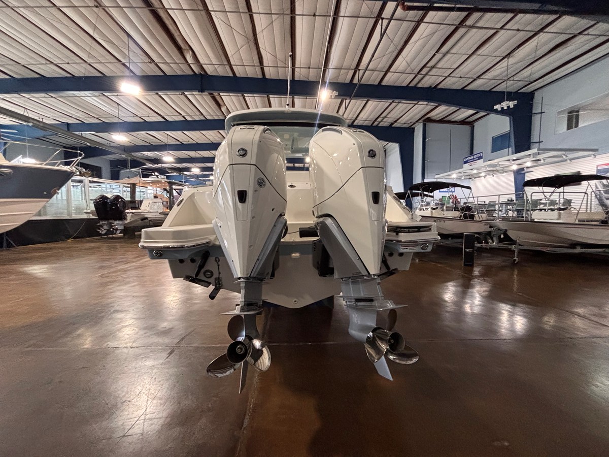 2027 Boston Whaler 280 Vantage 6