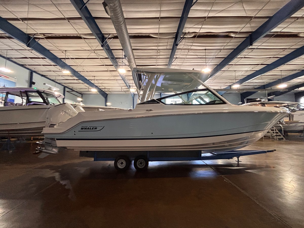 2027 Boston Whaler 280 Vantage 9