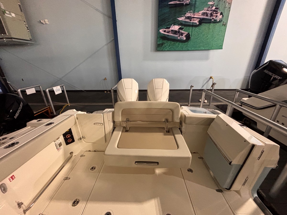 2027 Boston Whaler 280 Vantage 10