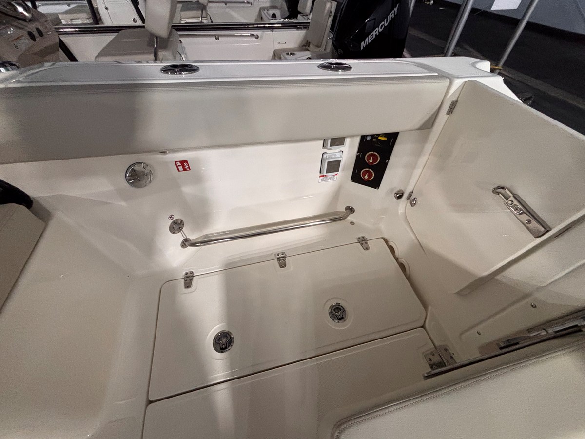 2027 Boston Whaler 280 Vantage 12