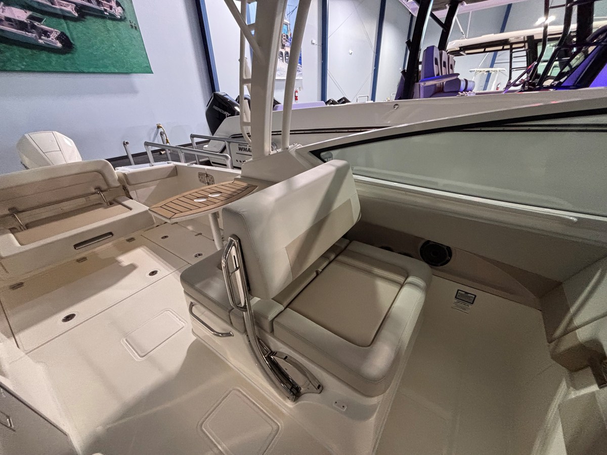 2027 Boston Whaler 280 Vantage 20