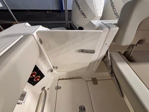 2027 Boston Whaler 280 Vantage 13
