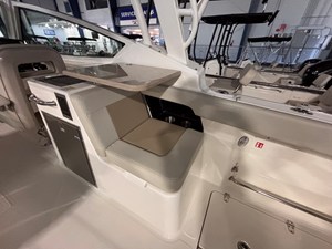 2027 Boston Whaler 280 Vantage 18
