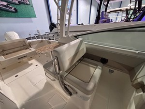 2027 Boston Whaler 280 Vantage 20
