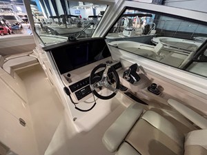 2027 Boston Whaler 280 Vantage 22