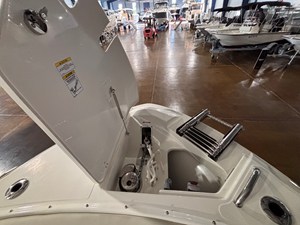 2027 Boston Whaler 280 Vantage 27