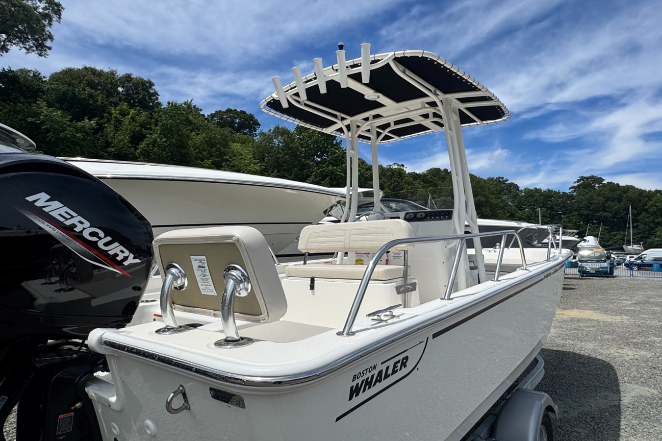 2026 Boston Whaler 190 Montauk 5