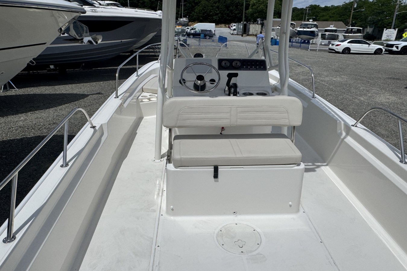 2026 Boston Whaler 190 Montauk 8