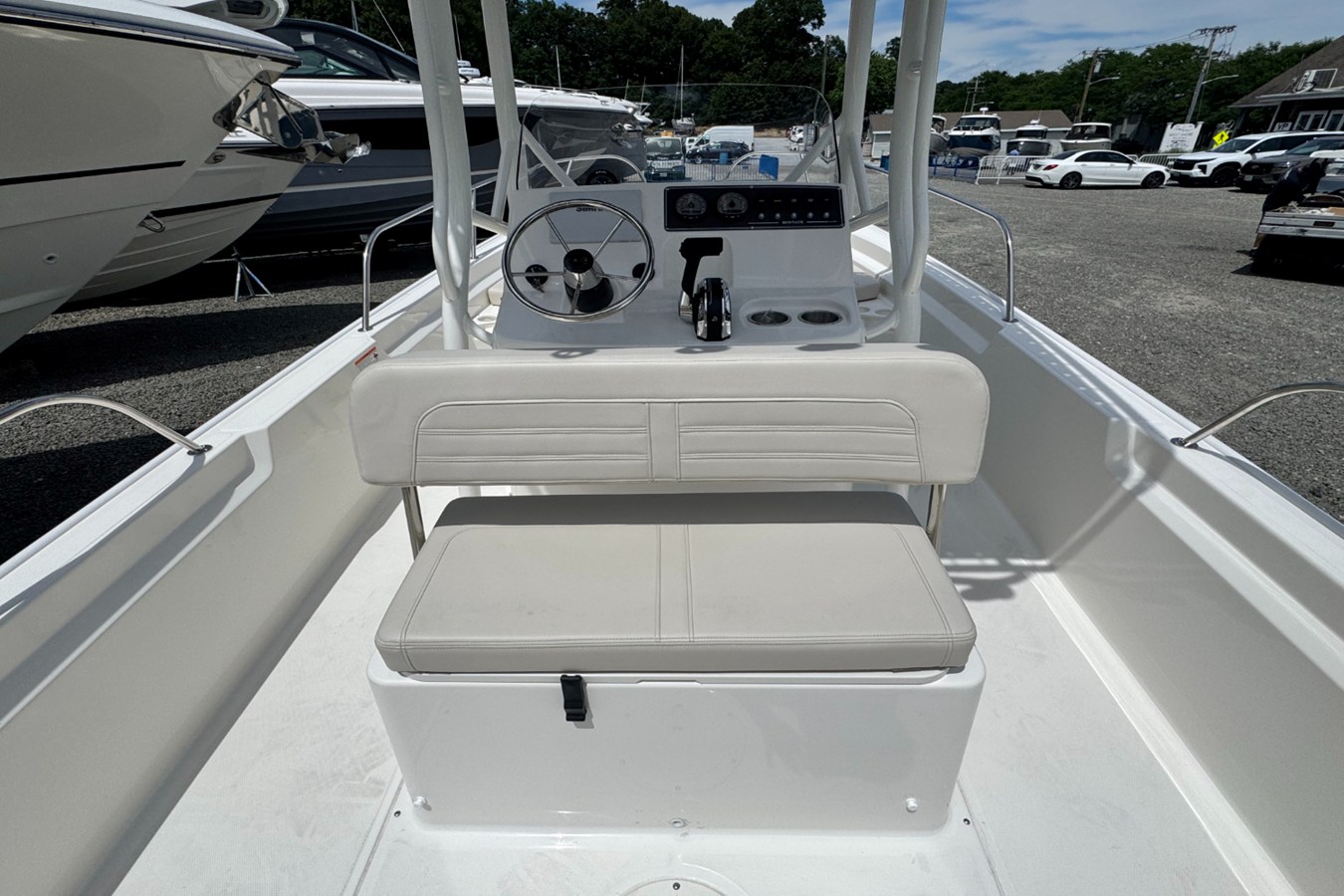 2026 Boston Whaler 190 Montauk 9