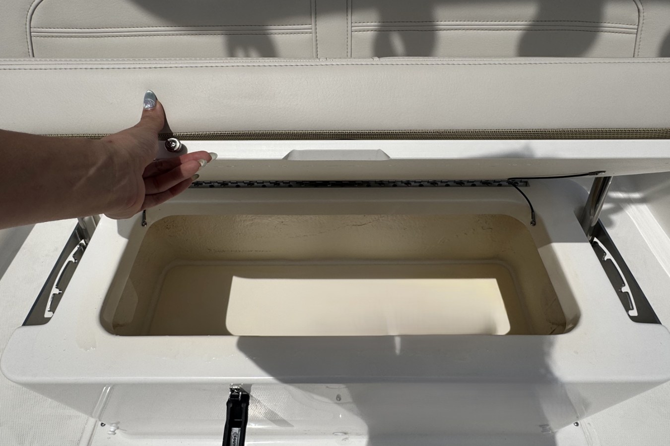 2026 Boston Whaler 190 Montauk 10
