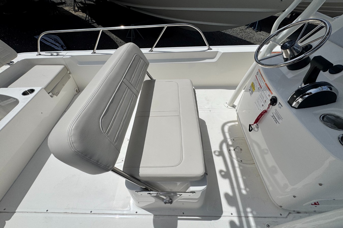 2026 Boston Whaler 190 Montauk 11