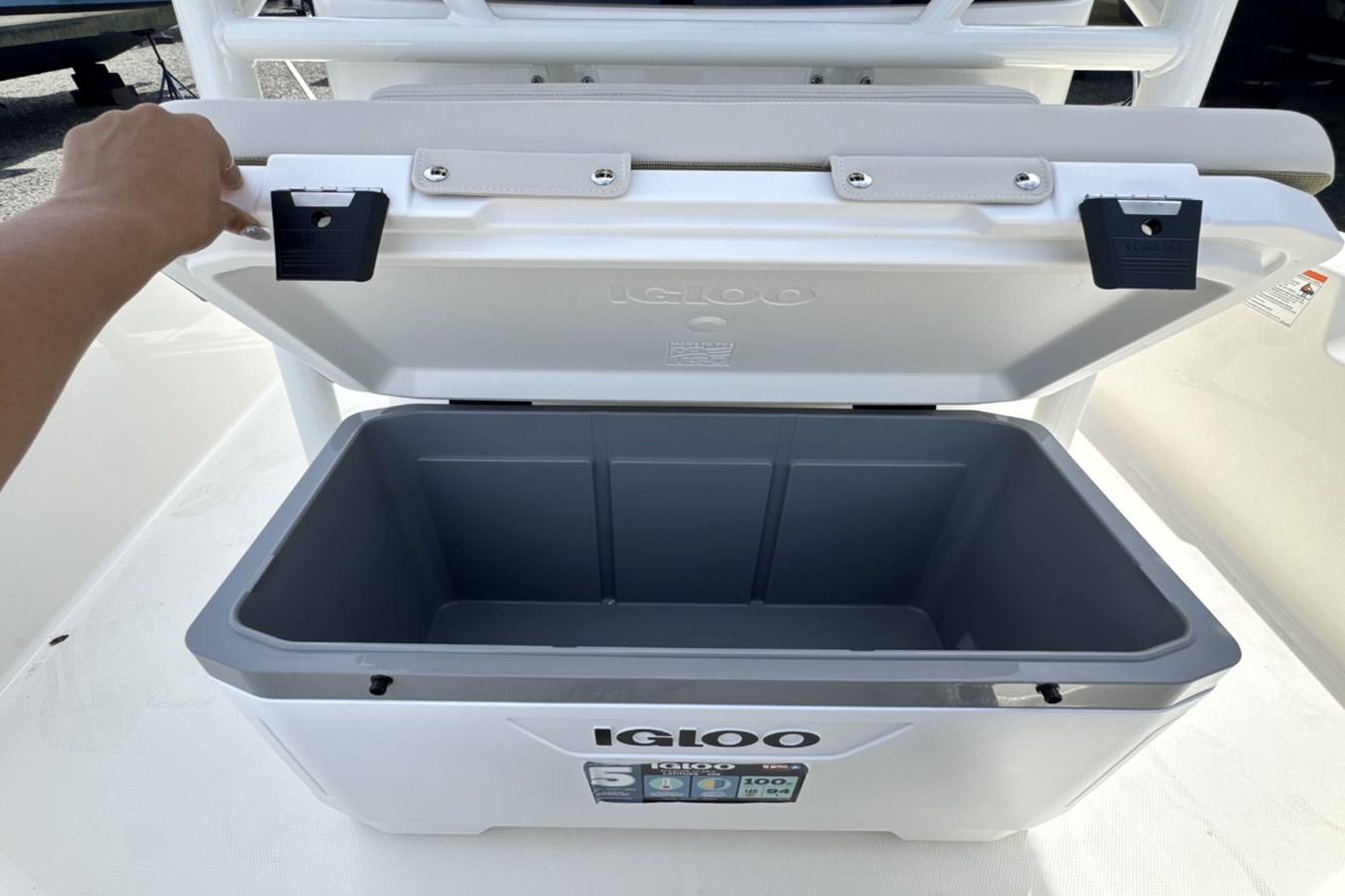 2026 Boston Whaler 190 Montauk 21
