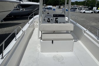 2026 Boston Whaler 190 Montauk 8