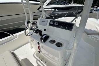 2026 Boston Whaler 190 Montauk 12