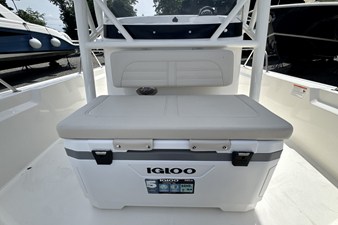 2026 Boston Whaler 190 Montauk 20
