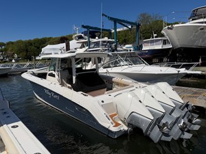 Boston Whaler 380 OUTRAGE 0 2021 Boston Whaler 380 OUTRAGE 1