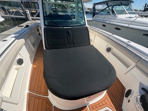 Boston Whaler 380 OUTRAGE 8 2021 Boston Whaler 380 OUTRAGE 9