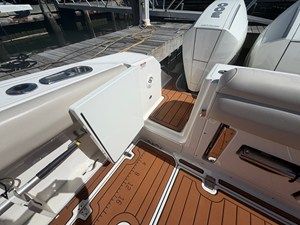 Boston Whaler 380 OUTRAGE 12 2021 Boston Whaler 380 OUTRAGE 13