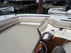 Boston Whaler 380 OUTRAGE 46 2021 Boston Whaler 380 OUTRAGE 47