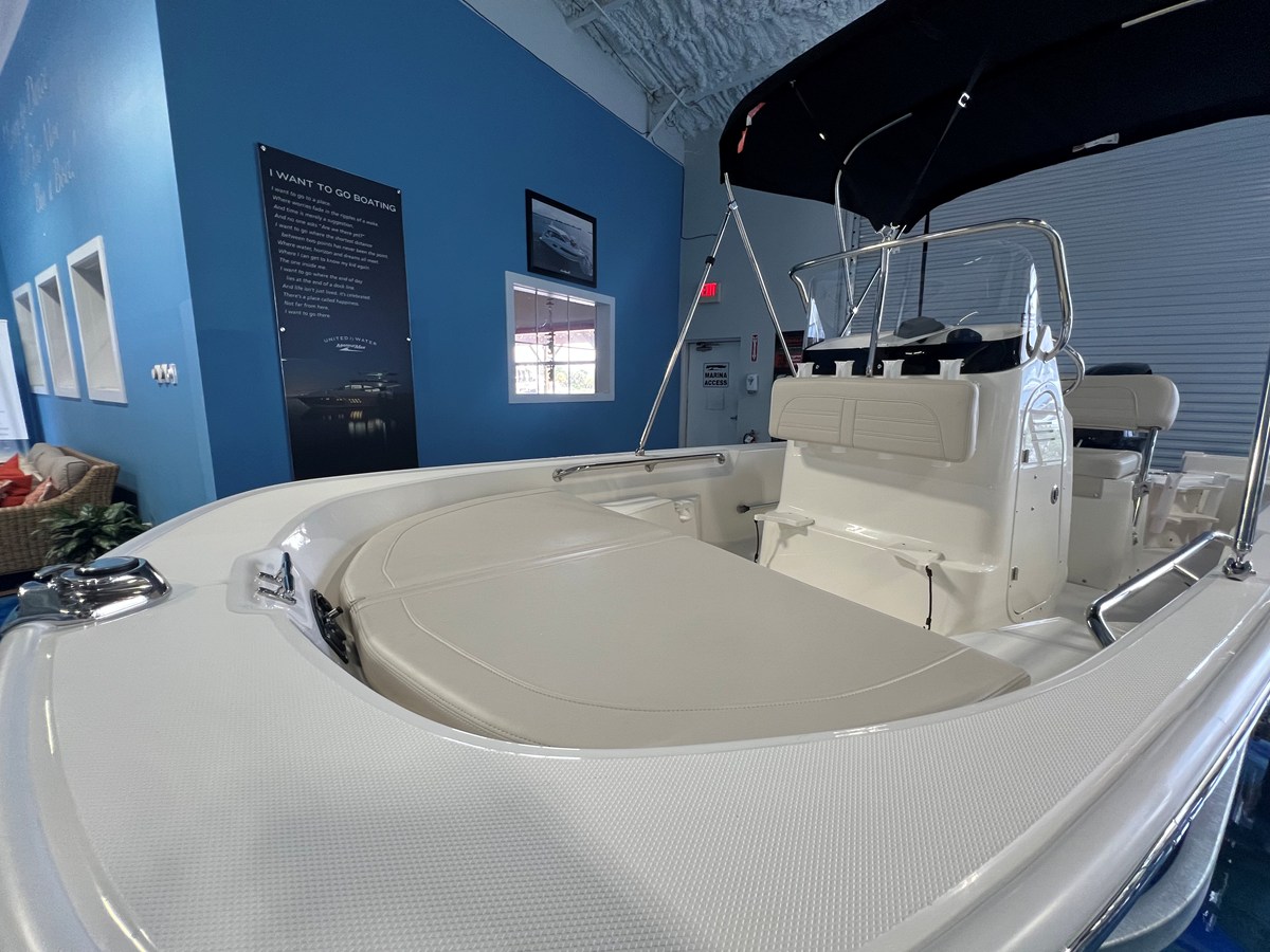 2026 Boston Whaler 150 Montauk 10