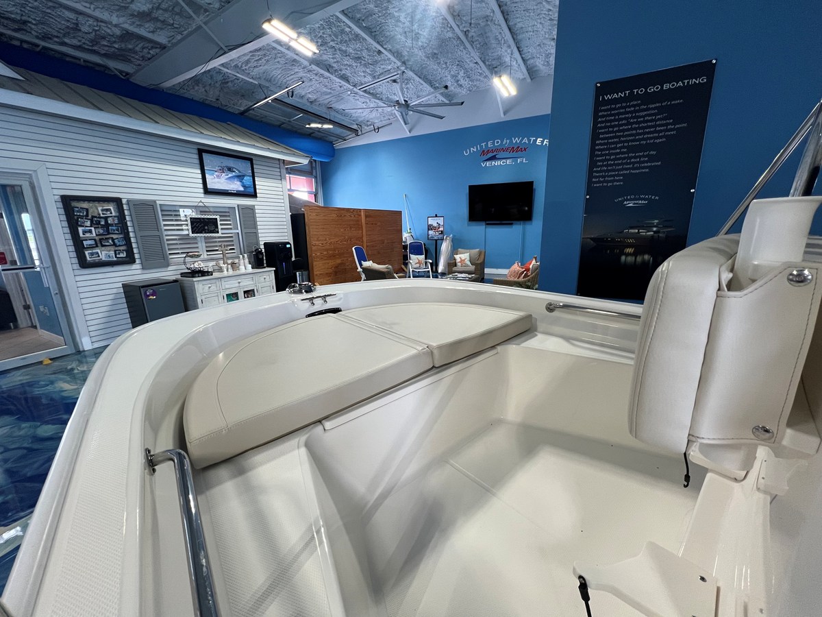 2026 Boston Whaler 150 Montauk 11