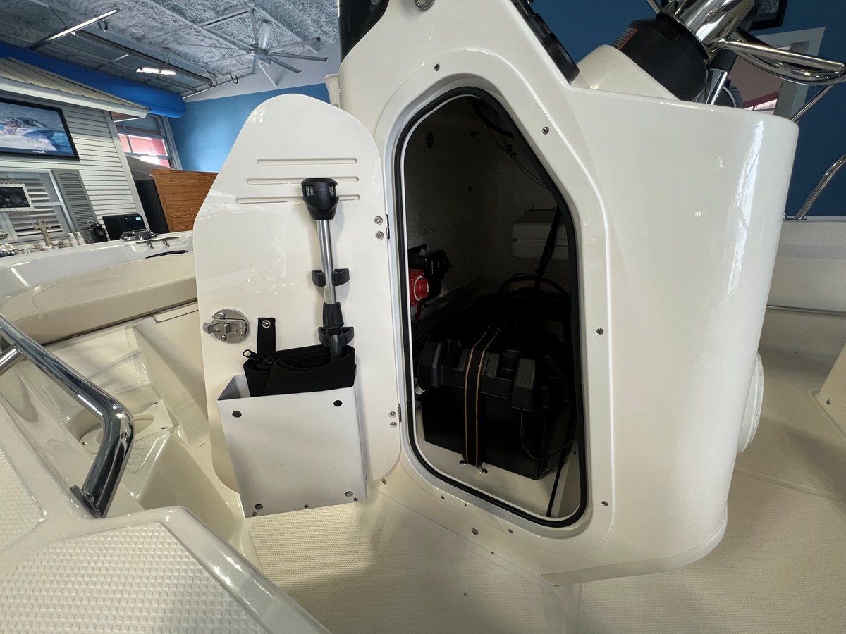 2026 Boston Whaler 150 Montauk 12