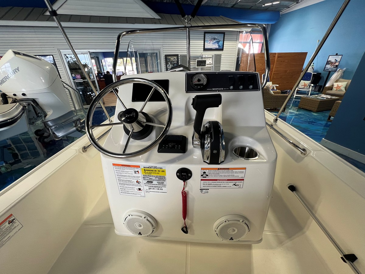 2026 Boston Whaler 150 Montauk 19
