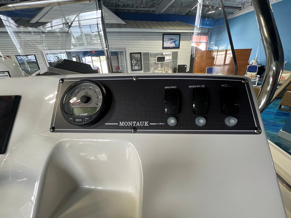 2026 Boston Whaler 150 Montauk 20