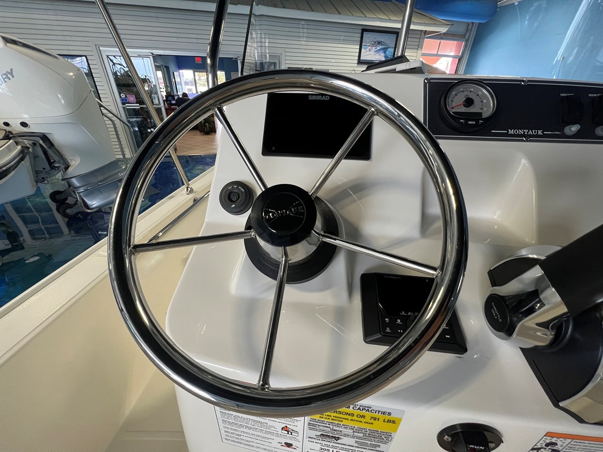 2026 Boston Whaler 150 Montauk 21