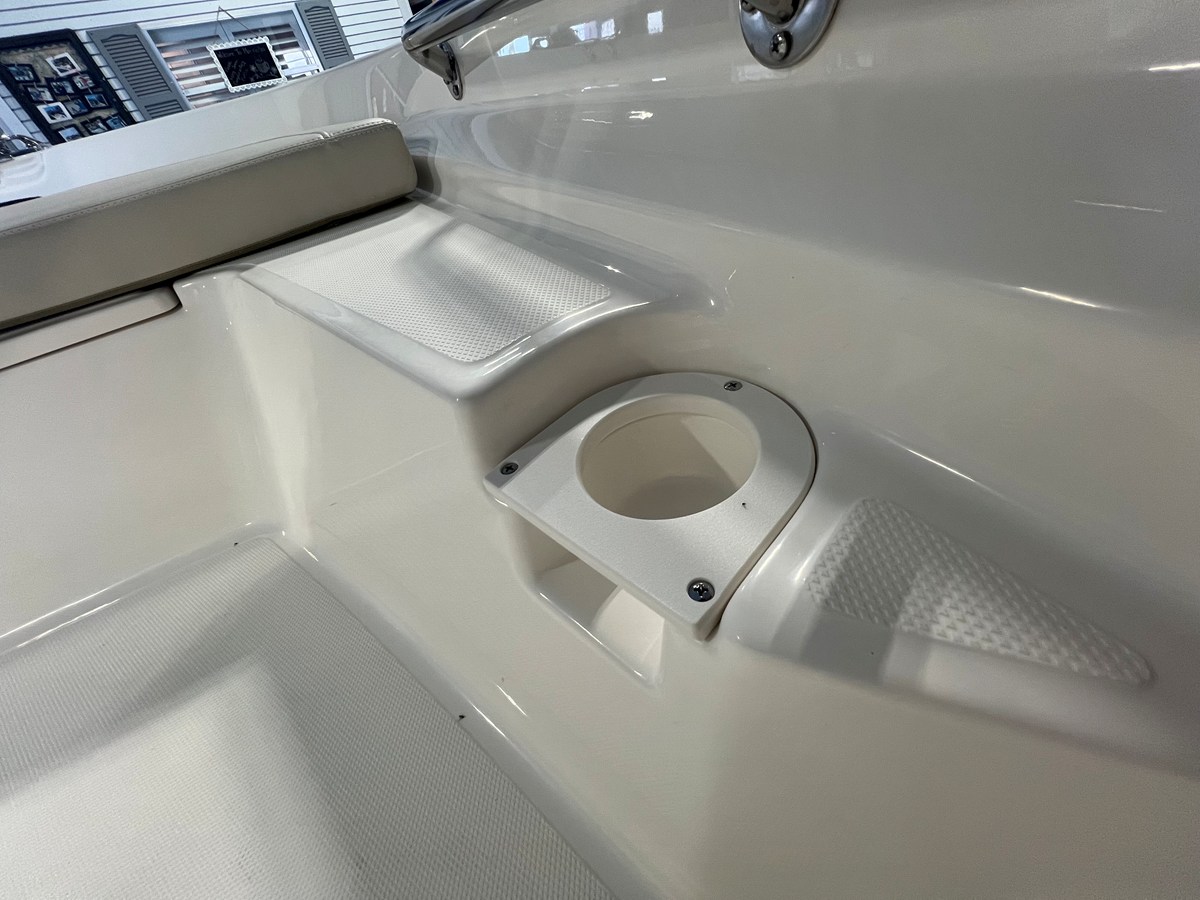 2026 Boston Whaler 150 Montauk 27