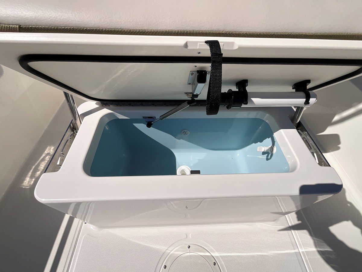 2027 Boston Whaler 190 Montauk 13