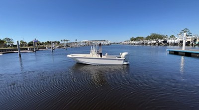 2027 Boston Whaler 190 Montauk 7