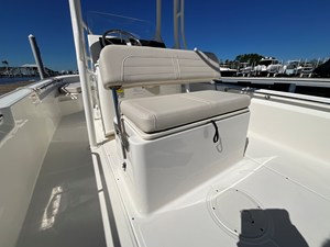 2027 Boston Whaler 190 Montauk 14