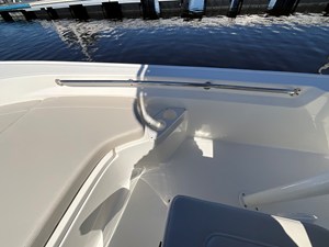 2027 Boston Whaler 190 Montauk 16