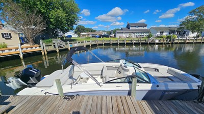 Sea Ray 270 SDX OB 1 2022 Sea Ray 270 SDX OB 2