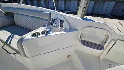 Sea Ray 270 SDX OB 8 2022 Sea Ray 270 SDX OB 9